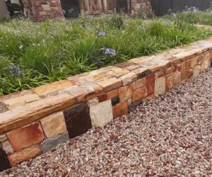 Flowerbed walls from natural stone